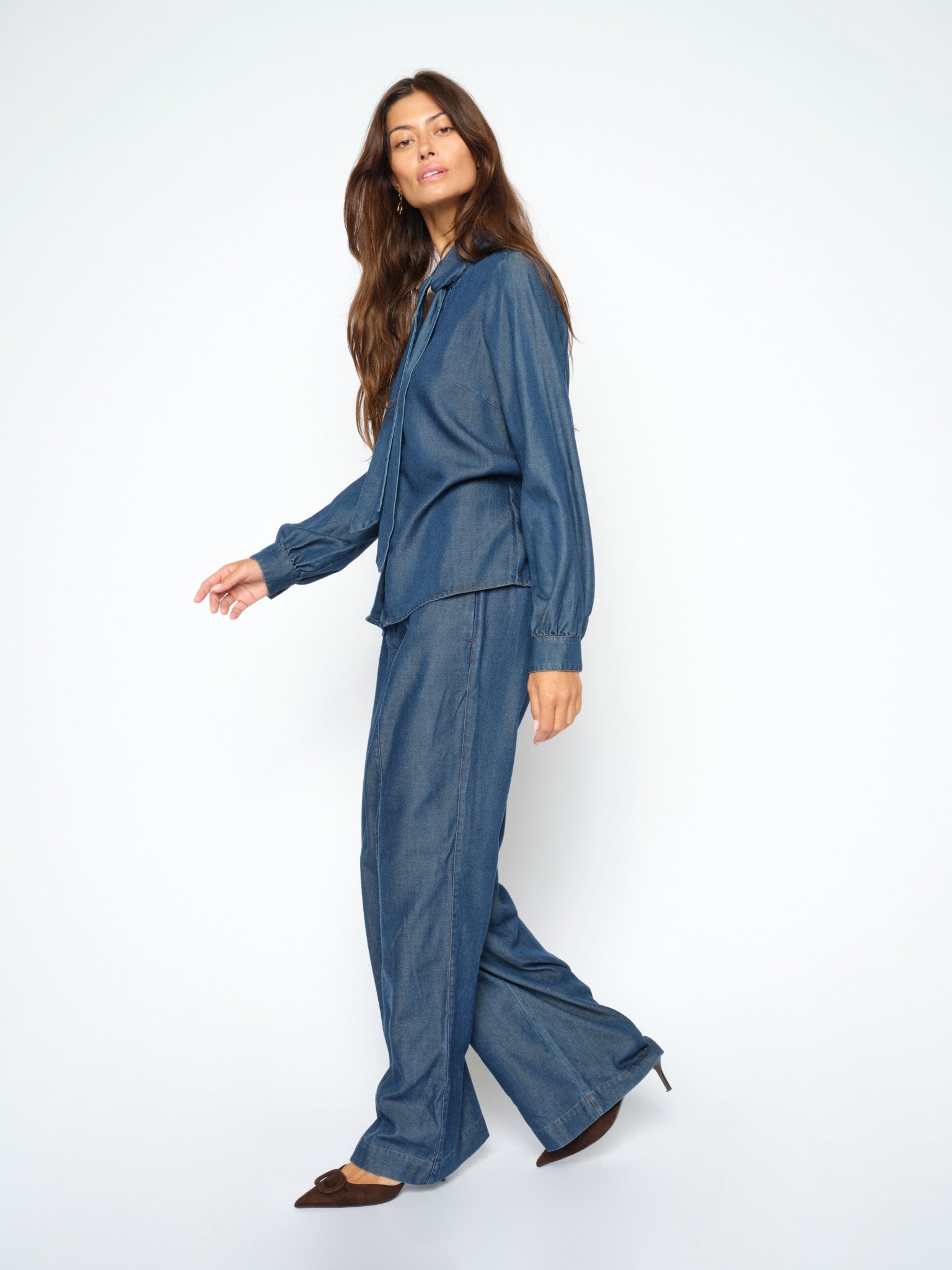 Modelshot / Dark Blue / Detail